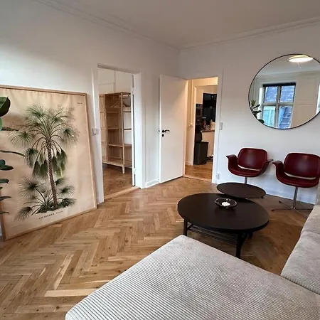 Carolinas - Studiestaede 3 * København